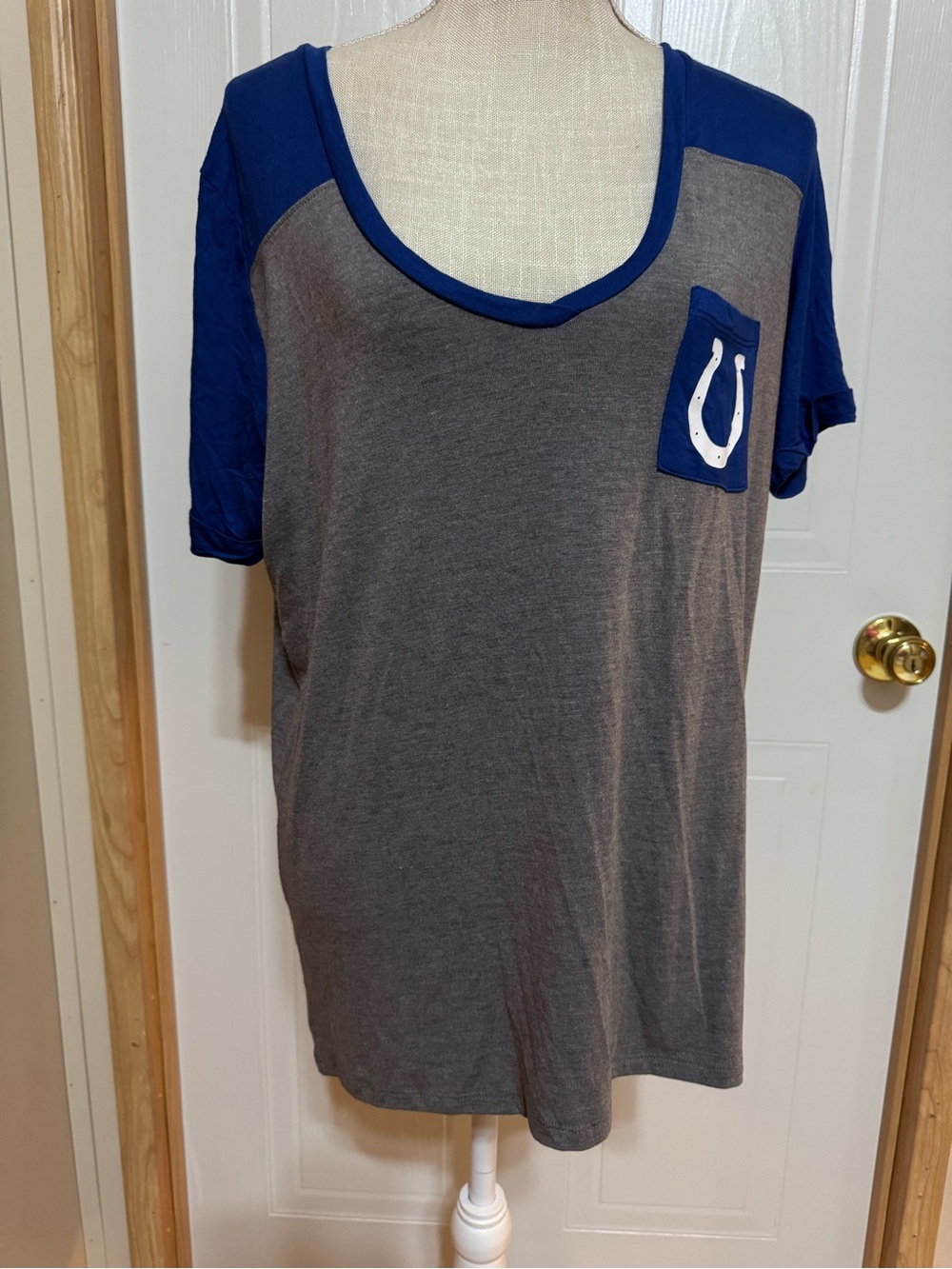Fanatics Sz M Grey & Blue Short Sleeve Team-Colts- Tee NWT😊😊